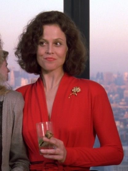 Sigourney Weaver - Working Girl (1988) - Red Dress Working Girl Movie, Chair Pose Yoga, Female Actors, Hip Flexor Stretch, Melanie Griffith, Sigourney Weaver, 80s Movies, Power Dressing, Movie Fashion