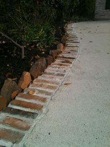 Pool Pathway, Driveway Border, Driveway Edging, Brick Border, Modern Driveway, Diy Driveway, Brick Driveway, Brick Edging, Driveway Ideas