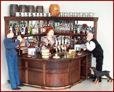 Pubs & Bars Pub Ideas, Dollhouse Rooms, Dollhouse Interiors, Pub Furniture, Bar Counters, Miniature Bar, Cardboard Dollhouse, Leaky Cauldron, Dolls House Shop