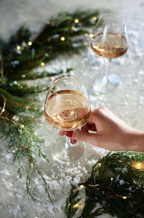 Christmas Wine Aesthetic, Wine Christmas Photography, Christmas Wine Photography, Holiday Product Photoshoot, Wine Christmas, Wine Photoshoot, Wine Pics, Chicken Wine, Wine Bottle Photography