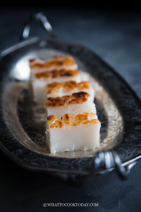 Bingka Tepung Beras (Baked Rice Flour Coconut Cake). This naturally gluten-free, dairy-free, vegan bingka beras is so soft, lightly bouncy and rich in flavor is a must to try and easy to make. A favorite by many in Southeast Asia. Sweet Rice Flour Recipe, Rice Flour Cake, Dairy Free Cake Recipe, Rice Flour Recipes, Kuih Lapis, Dairy Free Chocolate Cake, Cake Coconut, Asian Cake, Recipe Rice