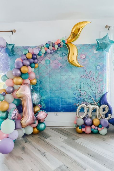 Birthday Girl Party Ideas, 1st Birthday Girl Party Ideas, 1st Birthday Themes Girl, Oneder The Sea, Fishing Themed Birthday Party, Baby First Birthday Themes, Ocean Theme Birthday, Ocean Birthday Party, Mermaid Birthday Party Decorations