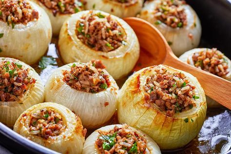 Stuffed Onions, Ground Beef Rice, Homemade Baked Bread, Homemade White Bread, White Bread Recipe, Cinnamon Recipes, Beef And Rice, Campfire Cooking, Onion Recipes