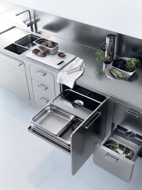 8 reasons to choose a stainless steel kitchen - Abimis Stainless Steel Kitchen Design, Stainless Steel Kitchen Cabinets, Steel Kitchen Cabinets, Dirty Kitchen, Outdoor Kitchen Cabinets, Industrial Kitchen Design, Outdoor Kitchen Appliances, Stainless Kitchen, Basic Kitchen