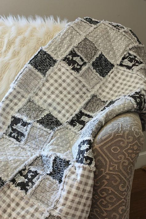 Rag Quilt Instructions, Flannel Rag Quilts, Rag Quilt Tutorial, Chenille Quilt, Rag Quilt Patterns, Baby Rag Quilts, Flannel Quilts, Quilt Baby, Quilting For Beginners