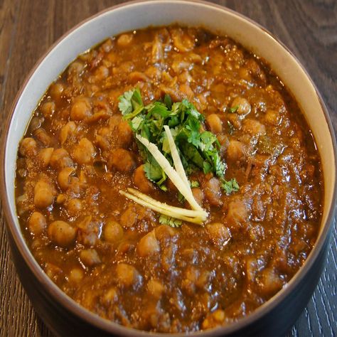 Choley Recipe, Red Posole, Trinidadian Food, Punjabi Chole, Chole Recipe, Chickpea Recipe, Chole Masala, Aloo Recipes, Indian Curries