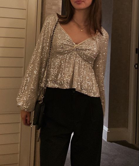 Glitter Top Outfit Party, Sparkle Top Outfit, Sparkly Top Outfit, Star Girl Aesthetic Outfits, Glitter Tops Outfit, Partywear Outfits, Glittery Outfits, New Year Outfit, Glitter Outfit