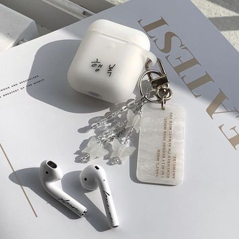 Cheengu White, White Aesthetic Icon, Cream Aesthetic, Korean Aesthetic, Beige Aesthetic, Light Academia, Brown Aesthetic, Cute Cases, Airpod Case