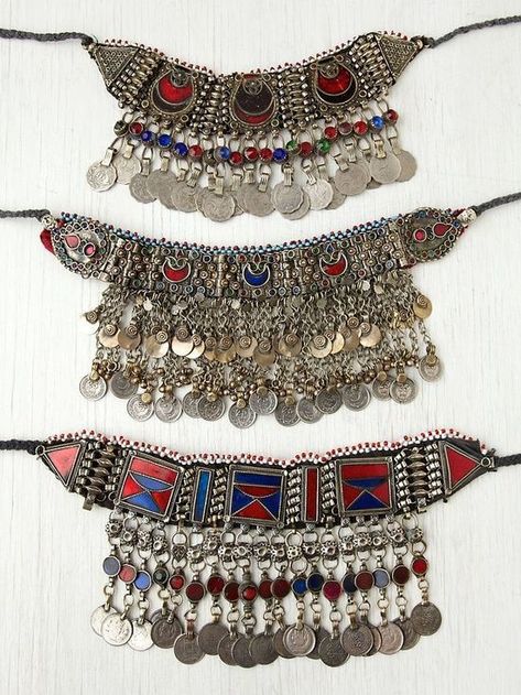 Follow us on Instagram for more designs Pashtun Jewelry, Oxidised Choker, Pashtun Culture, Afghan Jewellery, Turkish Clothing, Matha Patti, Sabyasachi Jewellery, Moroccan Jewelry, Afghan Jewelry