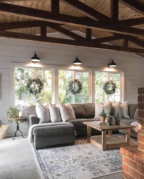 Kitchen Open Concept, Rustic Farmhouse Interior, Cozy Farmhouse Living Room, Modern Farmhouse Living Room Decor, Farmhouse Living Room Decor Ideas, Interior Design Minimalist, Rustic Farmhouse Living Room, Modern Farmhouse Living, Farmhouse Interior Design