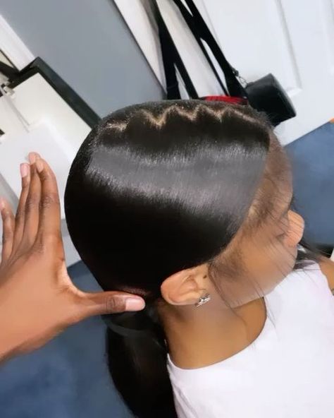 Malik Vanderpump on Instagram: "Yk how people say it’s a first time for everything, my client came to me and said I want a zig zag part with a bubble ponytail I got so nervous cause I didn’t think I was gonna be able to do it cause I never did it before, but isn’t god amazing🥰😩 keep scrolling boo😘 #bubbleponytail" Hairstyles With Zig Zag Part, Zig Zag Slick Back Ponytail, Zig Zag Part Ponytail, Zig Zag Slick Back, Zig Zag Ponytail, Zig Zag Part, Black Ponytail, Slicked Back Ponytail, First Time For Everything