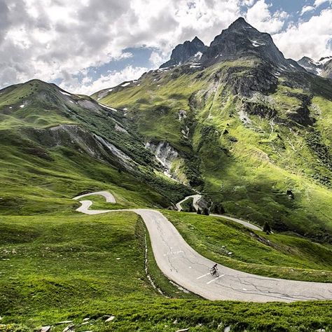 Road Racing Bike, Cycling Photography, Beautiful Roads, Riding A Bike, Bicycle Maintenance, Winding Road, Touring Bike, Mountain Road, Cycling Art