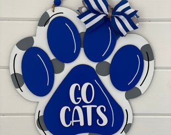 Kentucky Door Hanger, Stuff To Make And Sell, Wood Sign Ideas, Gnome For The Holidays, Tiger Paw, Laser Projects, Holiday Door, University Of Kentucky, Wire Hangers