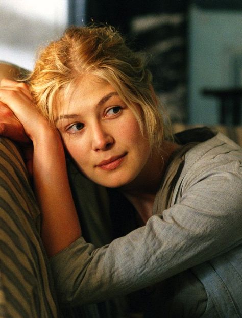 Rosamund Pike as Jane Bennet in Pride and Prejudice (2005). Jane Bennett, Jane Bennet, Pride & Prejudice Movie, Jane Austen Movies, Little Dorrit, Jane Austen Novels, Pride And Prejudice 2005, Jane Austin, Septième Art