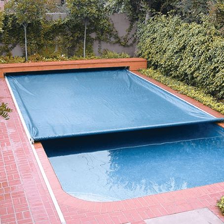 Swimmingpool Ideas, Inground Pool Covers, Pool Safety Covers, Kleiner Pool Design, Swimming Pool Enclosures, Hidden Pool, Automatic Pool Cover, Solar Pool Cover, Swimming Pool Safety