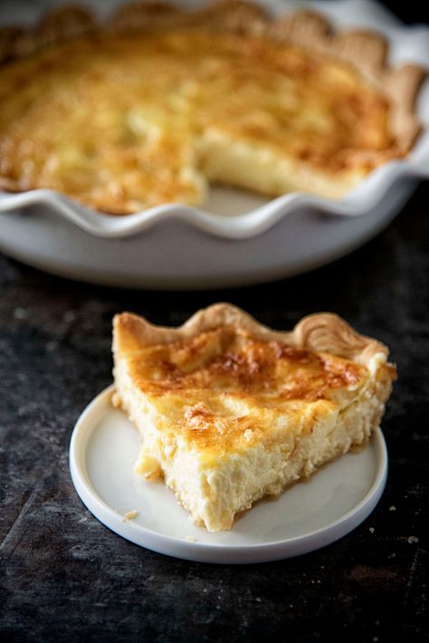 Vegetarian Gruyere Aged Smoked Gouda Caramelized Onion Quiche - Sweet ReciPEAs Cottage Cheese Pie Recipe, Gouda Quiche, Caramelized Onion Quiche, Cottage Cheese Pie, Low Calorie Pancakes, Cheese Pie Recipe, Onion Quiche, Carmelized Onions, Cheese Pie