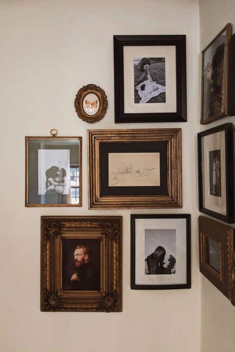 Black And White Family Photos, Moody Gallery Wall, White Family Photos, Two Under Two, Vasos Vintage, Salon Suites, Gallery Wall Frames, Wall Gallery, Home N Decor