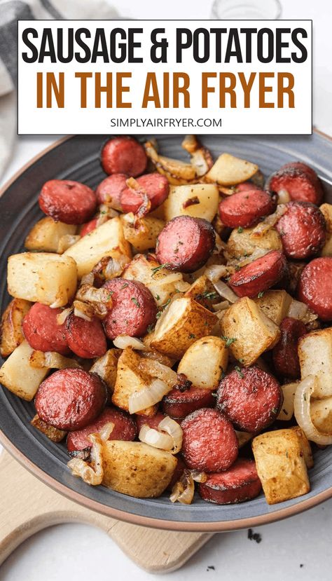 Want to make air fryer sausage and potatoes? This simple and tasty combination of tender potatoes and crispy sausage is ready in just minutes! Beef Smoked Sausage Recipe, Recipes With Sausage Links, Kilbasa Sausage Recipes, Crispy Sausage, Smoked Sausage And Potato Recipe, Air Fryer Recipes Potatoes, Air Fryer Sausage, Roasted Sausage, Kielbasa And Potatoes