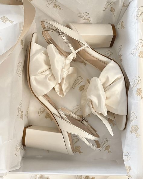 Comfortable Wedding Heels, Wedding Shoes Bow, Comfortable Bridal Shoes, Bridal Footwear, Bride Heels, Satin Wedding Shoes, Wedding Shoes Vintage, Ivory Bridal Shoes, Fun Wedding Shoes