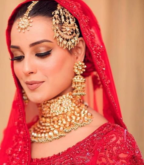 Iqra Aziz Bridal Look, Iqra Aziz Wedding Pics, Iqra Aziz Wedding, Bride Things, Bride Collection, Hair Style On Saree, Feroz Khan, Bridal Photography Poses, Reception Look