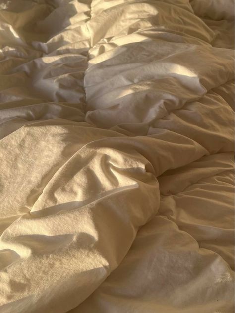 Morning Bed, Unmade Bed, Sun Aesthetic, Cosy Bed, Warm Bed, Whatsapp Wallpaper, White Sheets, Beige Aesthetic, Old Money Aesthetic