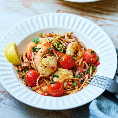 Chilli and garlic prawn spaghetti Prawns Pasta, Creamy Garlic Prawn Pasta, Prawn Pasta Recipe, Recipe For Chilli, Garlic Prawn Pasta, Chilli Garlic Prawns, Prawn Spaghetti, Garlic Prawn, Prawn Pasta