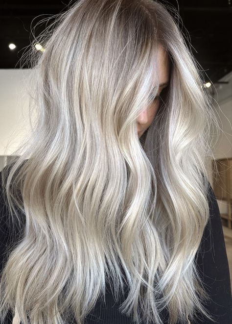 Blonde Dimensional Hair, Vanilla Blonde Hair, Hair Dye Colours, Balyage Long Hair, Curling Tutorial, Natural Blonde Hair, Cute Blonde Hair, Vanilla Blonde, Blonde Hair With Roots