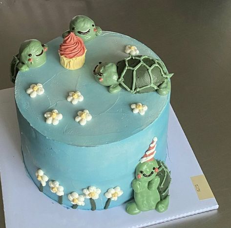 Turtle Bday Cake, Kawaii Frog Cake, Turtle Cake Birthday, Turtle Themed Cake, Turtle Shaped Food, Turtle Cake Design, Turtle Cake Ideas, Buttercream Animals, Turtle Cakes