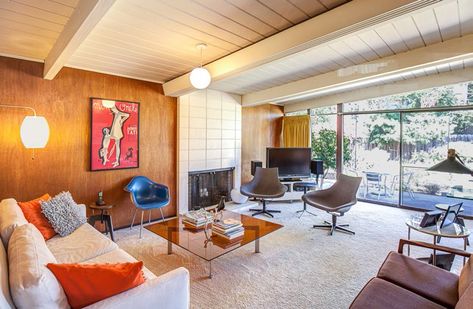 Living Room No Rug, Midcentury Living Room, Vintage Living Room Design, Colorful Midcentury, Midcentury Modern House, Midcentury Living, Beam Ceiling, House Rugs, Open Floor House Plans