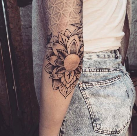 Feminine Elbow Tattoo, Voll Arm-tattoos, Tattoos For Females, Elbow Tattoo, Butterfly Tattoos For Women, Elbow Tattoos, Skeleton Hand Tattoo, Floral Tattoo Sleeve, Forearm Tattoo Women