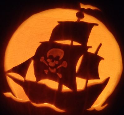 Pumpkin Carving Ideas Pirate, Pumpkin Carving Pirate, Pirate Ship Pumpkin Carving, Pirate Pumpkin Carving, Pumpkin Pirate, Coastal Halloween, Coastal Pumpkins, Diy Pumpkin Carving, Pirate Pumpkin