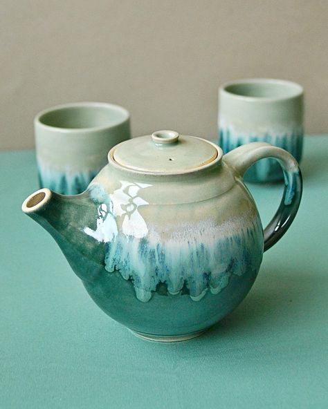 Teapot Glaze Ideas, Tea For One Set Teapots, Teapot Ideas, Teapot Lamp, Pottery Inspo, Handmade Teapot, Tea For One, Ceramic Teapot, Mint Tea