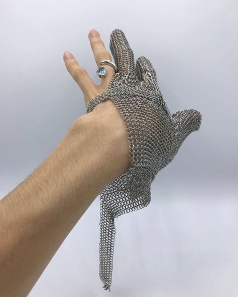 Stile Kylie Jenner, Instagram Baddie, Chain Mail, Mode Inspo, 가을 패션, Mode Inspiration, Arm Warmers, High Fashion, Tattoo Designs