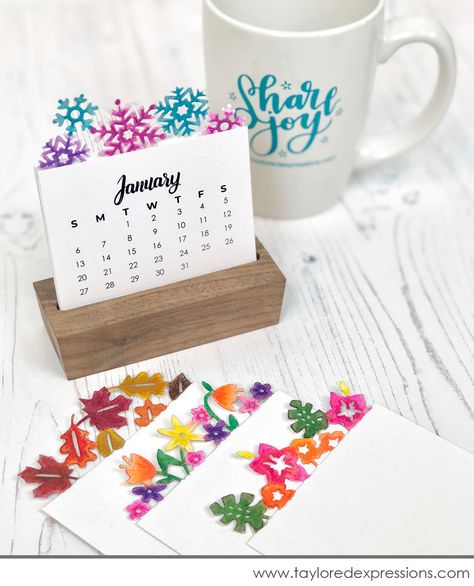 Cute Lamps, Diy Desk Calendar, Colorful Pens, Pens Cute, Mini Desk Calendar, Wood Calendar, Calendar Craft, Scrapbooking Set, Mini Desk