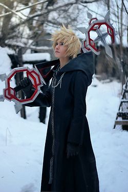 roxas cosplay Kingdom Hearts Outfits, Roxas Cosplay, Kingdom Hearts Cosplay, Roxas Kingdom Hearts, Creative Cosplay, Kingdom Hearts Games, Anime General, Kingdom Heart, Awesome Cosplay