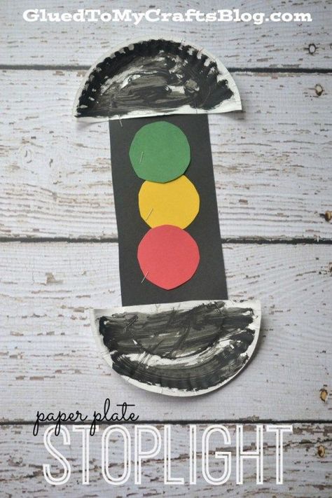 Paper Plate Stoplight - Kid Craft Cars Craft, Safety Crafts, Transportation Crafts, Paper Plate Crafts For Kids, Preschool Projects, Car Craft, Kid Craft, Paper Plate Crafts, Community Helpers