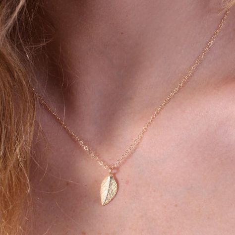 Handmade Gold leaf Pendant Necklace, Leaf Charm, Dainty Necklace, Rustic Wedding, Simple Necklace, Minimalist Necklace, FREE GIFT BAG Montana Wedding Ideas, Leaf Necklace Gold, Simple Gold Necklace, Tiny Tree, Gold Leaf Pendant, Gold Leaf Necklace, Delicate Gold Necklace, Cute Nature, Necklace Everyday