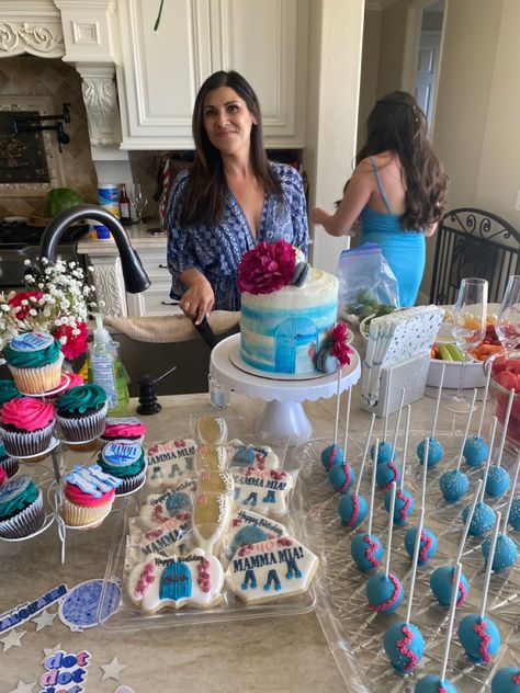 Mama Mia Cake Pops, Mama Mia Birthday Decorations, Mamma Mia Dessert Table, Mamma Mia Themed Desserts, Mamma Mia First Birthday, Mama Mia Desserts, Mamma Mia Themed Party Food, Mamma Mia Desserts, Mama Mia Food Ideas