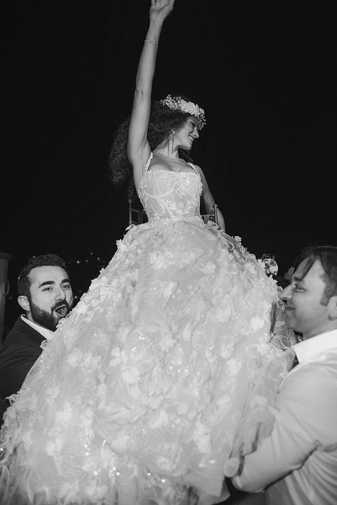 A Galia Lahav Bride for an Intimate Destination Jewish Wedding Weekend on the Italian Riviera at the Belmond Caruso, Ravello, Italy - Smashing the Glass | Jewish Wedding Blog Jewish Wedding Dress, Synagogue Wedding, Jewish Wedding Aesthetic, Messianic Jewish Wedding, Jewish Outdoor Wedding, Jewish And Christian Wedding, The Jewish Bride, Jewish Wedding Photography, Italian Bride