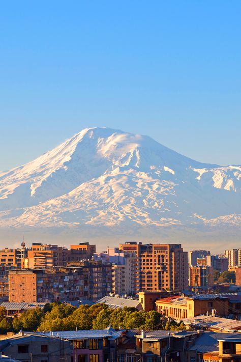 10 must-see places in Yerevan, the Pink City of the Caucasus Armenia Travel, Yerevan Armenia, Visit Places, Armenia, Change Your Mind, All The Best, Travel Guide, Things To Do, Travel