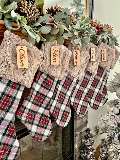 Farmhouse Stockings Christmas, Christmas Decor Minimalist, Stockings Diy, Mantel Christmas, Plaid Christmas Stockings, Stocking Ideas, Christmas Stockings Diy, Custom Stocking, Holiday Mantel