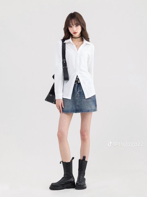 Outfit Inspo Girl, Ulzzang Girl Aesthetic, Inspo Poses, Fashion Magazine Design, Minimalistic Outfits, Selfie Inspo, Aesthetic Korean, Pose Fotografi, Downtown Outfits