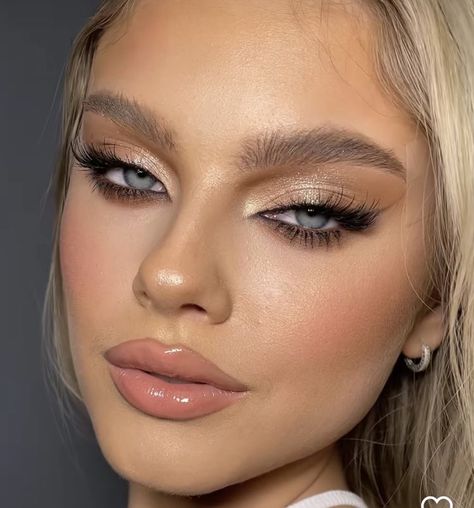 Makeup For Light Skin Blue Eyes, Prom Makeup For Green Dress Full Face, Gold Formal Makeup, Light Makeup Looks For Prom, Gold Glowy Makeup, Neutral Makeup For Green Eyes, Make Up Ideas For Wedding Guest, Light Gold Makeup, Prom Makeup Green Eyes