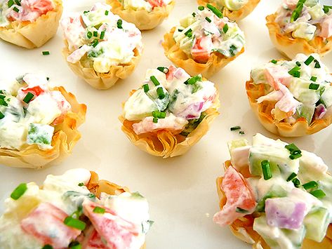 Cucumber-Tomato Bruschetta Appetizer  Our daughter has made these several times. We really like them. :) Blt Appetizer, Creamy Shrimp Salad, Appetizers Fancy, Bruschetta Appetizer, Salad Appetizer, Phyllo Cups, Creamy Shrimp, Tomato Bruschetta, Elegant Appetizers