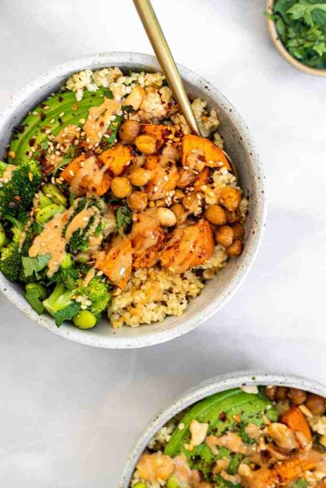 Thai Peanut Sweet Potato Buddha Bowl - Eat With Clarity Thai Peanut Sweet Potato Buddha Bowl, Rad Diet, Buda Bowl, Sweet Potato Buddha Bowl, Potato Buddha Bowl, Sweet Potato Bowls, Avocado Bowl, Vegan Buddha Bowl, Cubed Sweet Potatoes