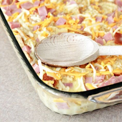 Ham Egg And Cheese Casserole Overnight, Overnight Ham Breakfast Casserole, Egg Bake Ham And Cheese, Ham Potato Egg Casserole, Ham Egg And Cheese Breakfast Casserole, Breakfast Casserole Ham And Cheese, Hasbrown Breakfast Casserole, Ham And Egg Breakfast Casserole, Ham And Cheese Egg Bake