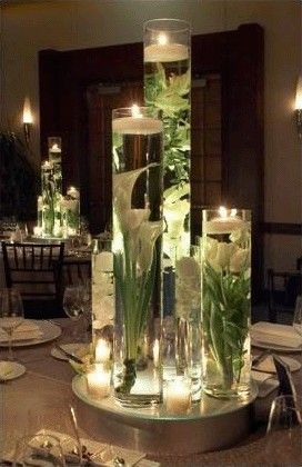 Submerged Calla Lily centerpiece ~Beautiful and can be affordable to do yourself~ Flowers In Vases, Candles And Flowers, Lantern Diy, Holiday Houses, Tafel Decor, Meaningful Christmas, Floating Candle, Craft Christmas, Simple Craft