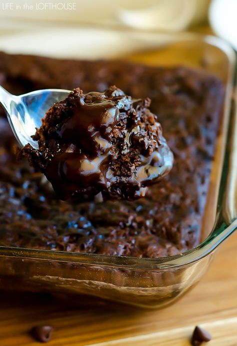 Hot Fudge Pudding Cake is a simple homemade cake batter that bakes into a beautiful chocolate cake. Warm fudge is hidden inside resulting in a gooey delicious center! Hot Fudge Sundae Cake Recipe, Shoneys Hot Fudge Cake Recipe, Hot Fudge Pudding Cake Recipe, Hot Fudge Sundae Cake, Easy Hot Fudge, Hot Fudge Pudding Cake, Hot Fudge Pudding, Fudge Pudding Cake, Beautiful Chocolate Cake