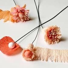 Small Crepe Paper Flowers, Paper Crepe Flowers, Paper Sculpture Diy, Crepe Paper Decorations, Crepe Flowers, Crepe Paper Crafts, Crepe Paper Flower, Paper Flower Kit, Material Flowers