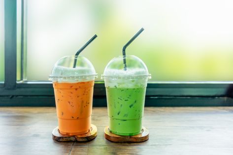 Iced green tea and thai iced tea on wood table. Premium Photo | Premium Photo #Freepik #photo #food #coffee #wood #summer Grass Jelly Drink, Thai Iced Tea, Thai Milk Tea, Grass Jelly, Sugarcane Juice, Iced Green Tea, Thai Street Food, Thai Tea, Lebanese Recipes